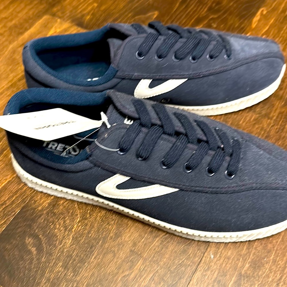 NWT size 8 navy tretons (fit like a 9)